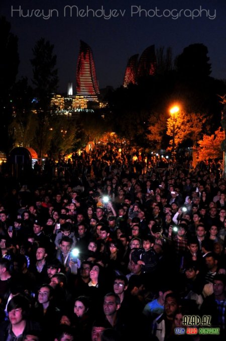 Mustafa Çeçeli Bakının mərkəzində konsert verdi - FOTO