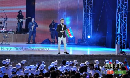 Mustafa Çeçeli Bakının mərkəzində konsert verdi - FOTO
