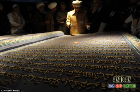 Dünyanın ən böyük Qurani-Kərimi - VİDEO