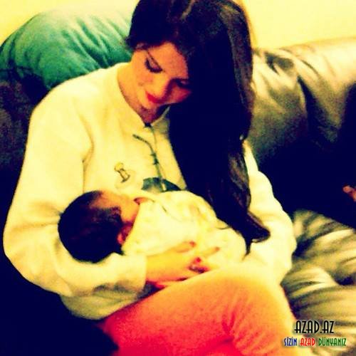 Selena Gomez yeni doğulmuş bacısıyla ilk dəfə görüntüləndi