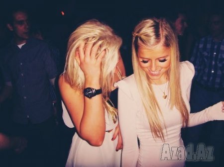 Blondes or Brunettes.? =))