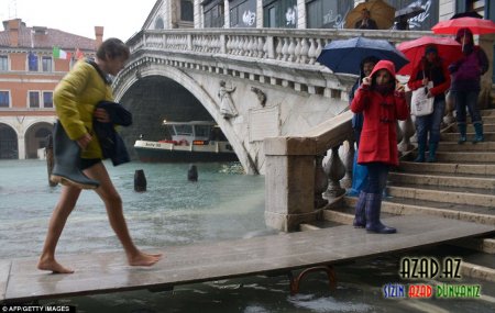 Venesiyada yağan yağış bu mənzərələri yaratdı