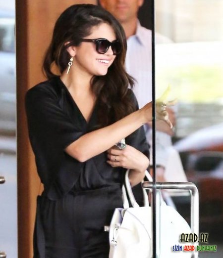 Selena Gomez iclasdan ayrılarkən görüntülənib